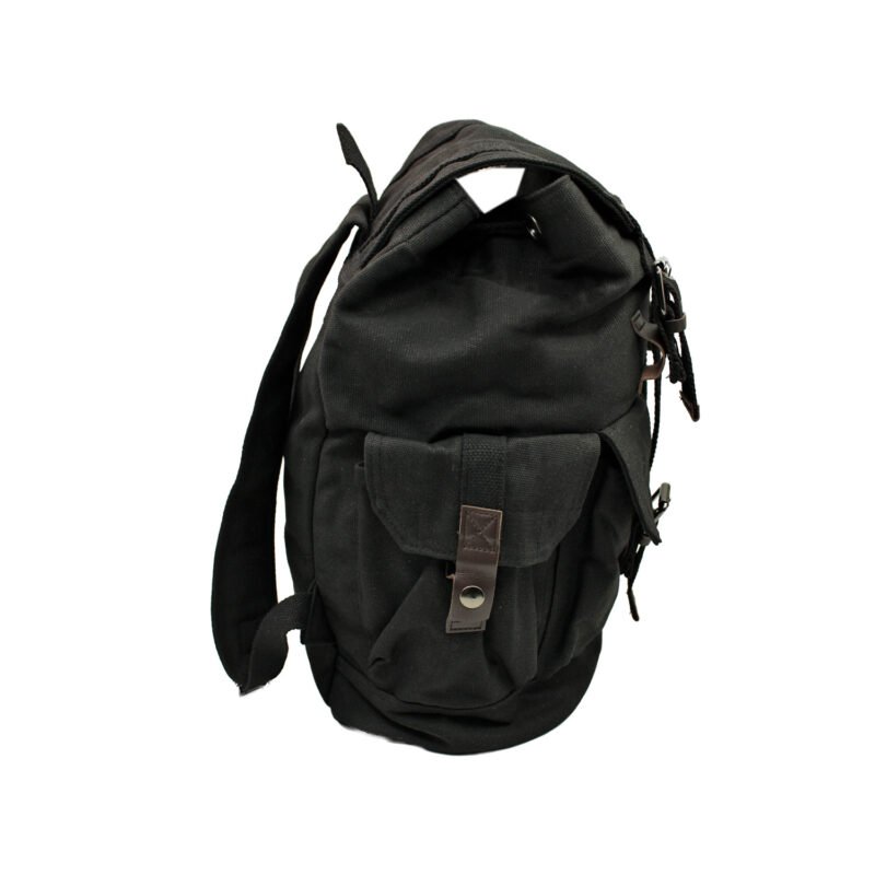 mochila con bolsillo delantero y correas negra — vista 2