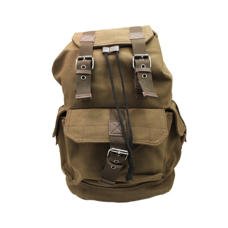 mochila con bolsillo delantero y correas brown