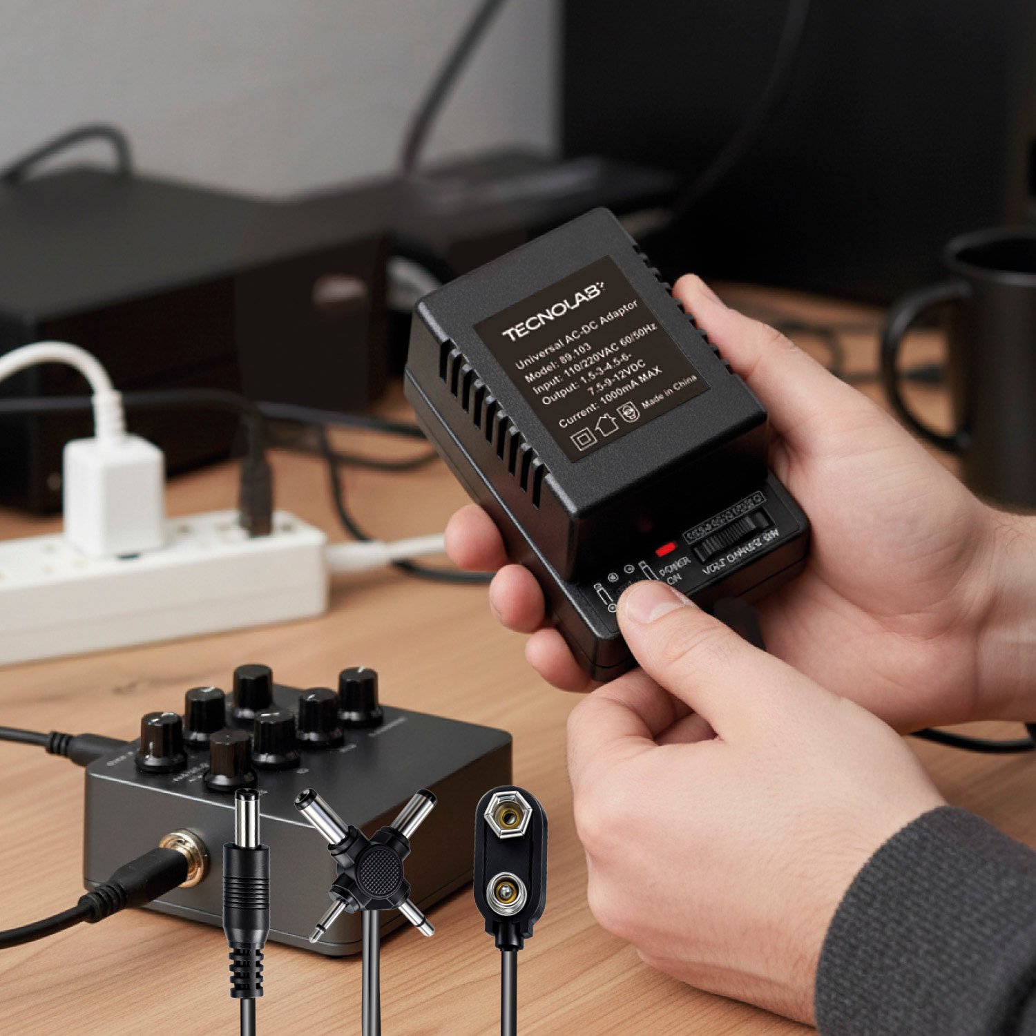 Eliminador de Corriente Universal Tecnolab (1000mA) auto draft